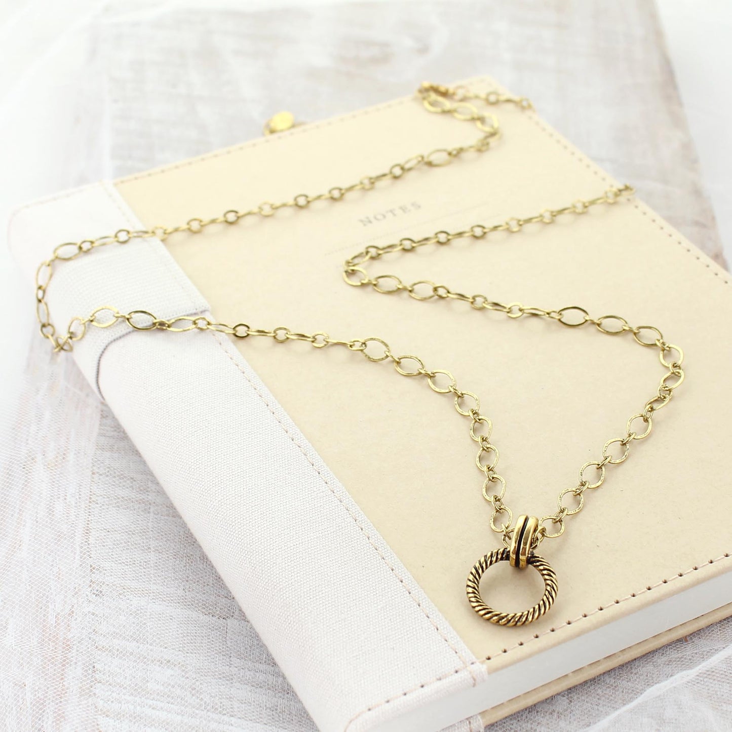 30” Gld Chain Necklace w/ Gld Circle