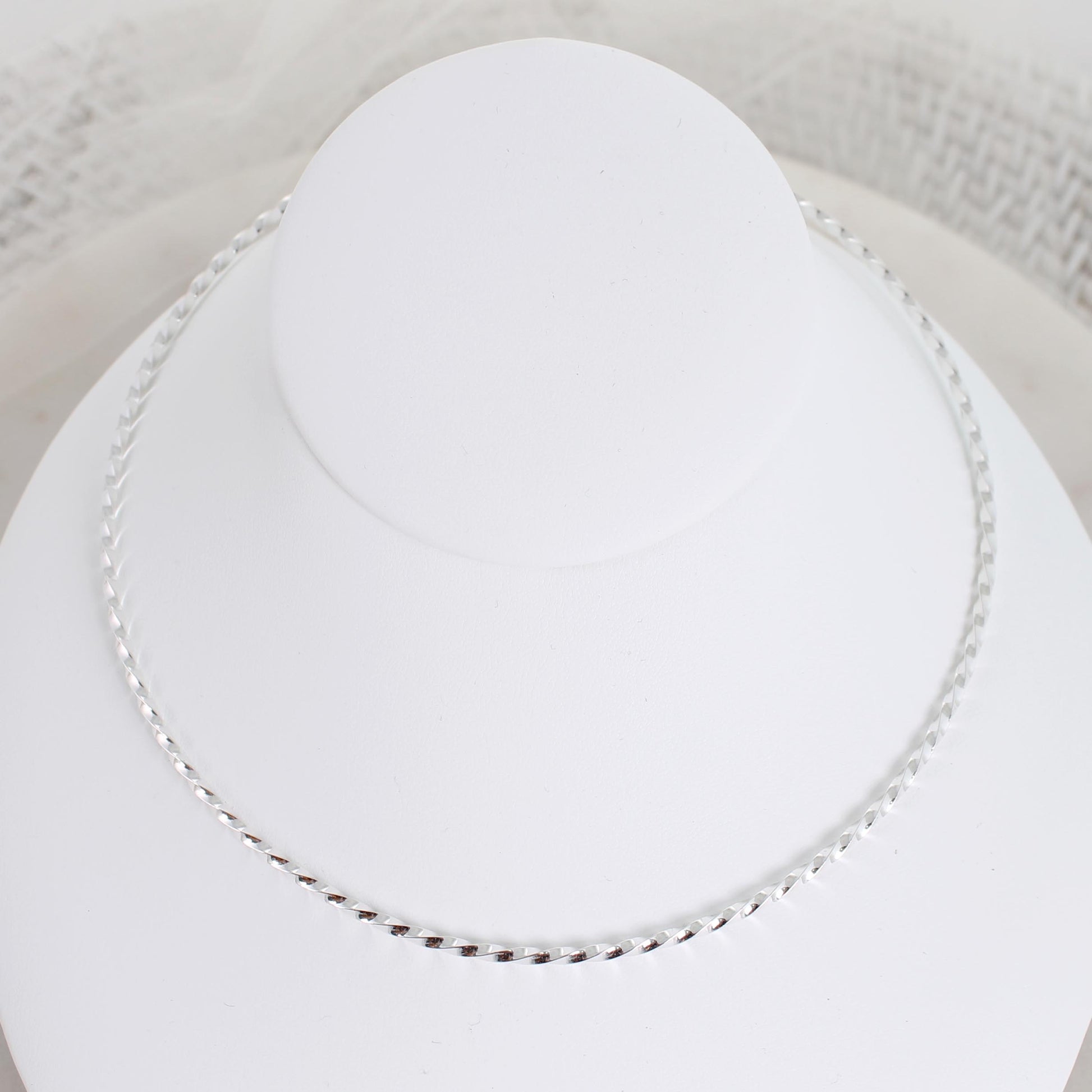 Twisty Silver Neck Wire